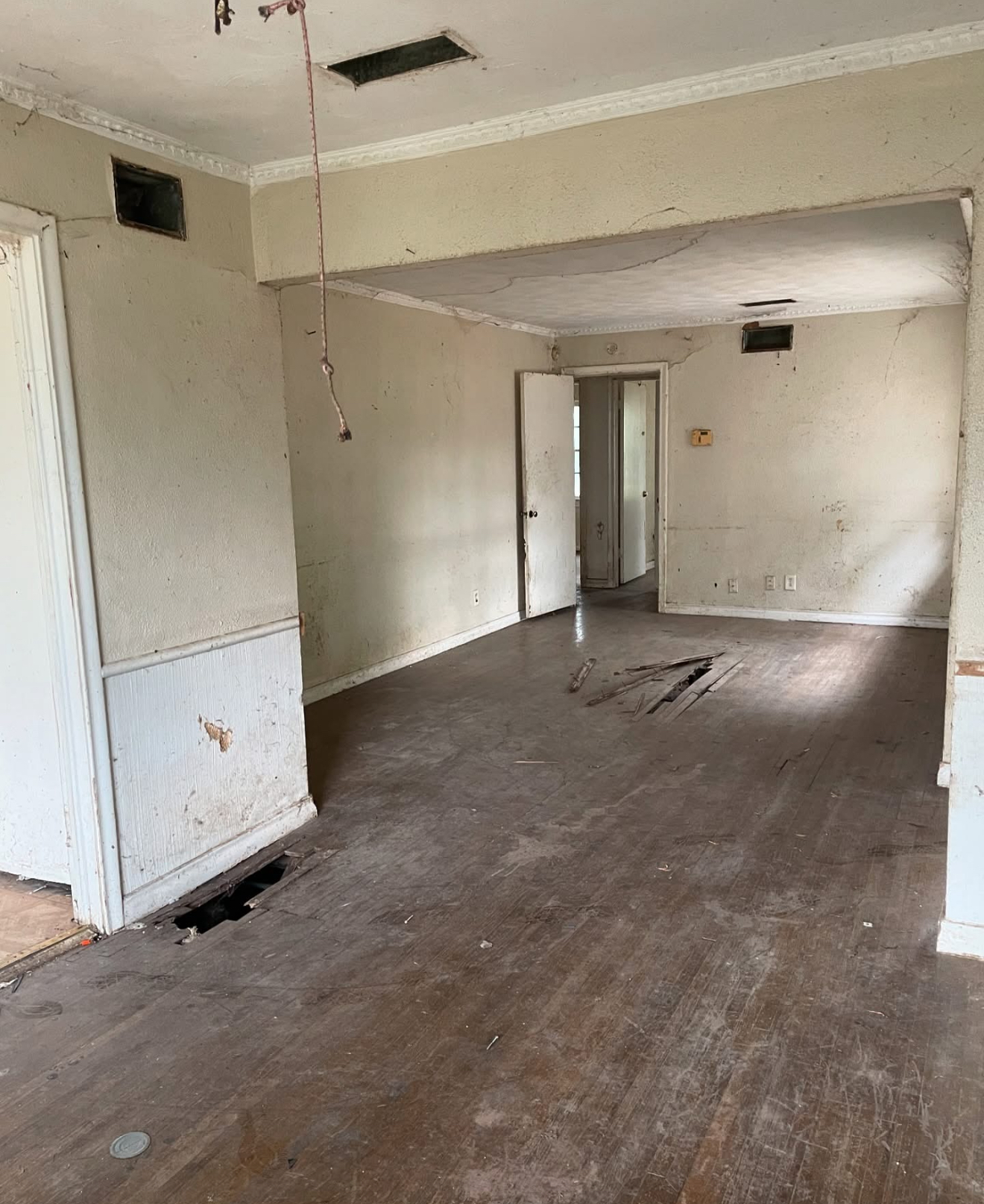 Living room before renovation